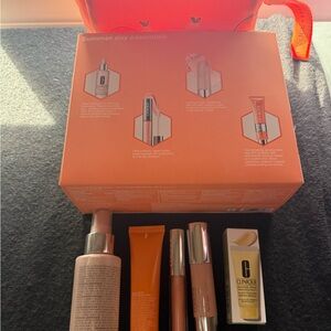 Clinique moisture surge face spray, chubby stick sculpting highlight